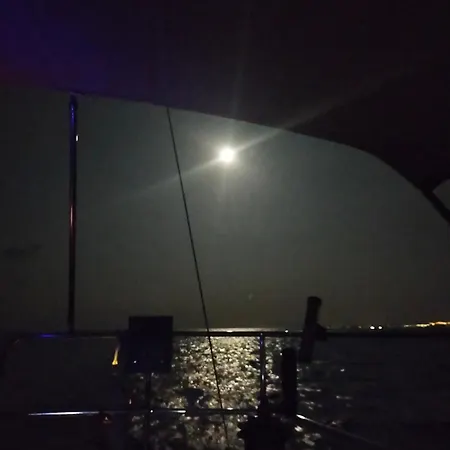 Isla Blanca ספינת מלון בארי